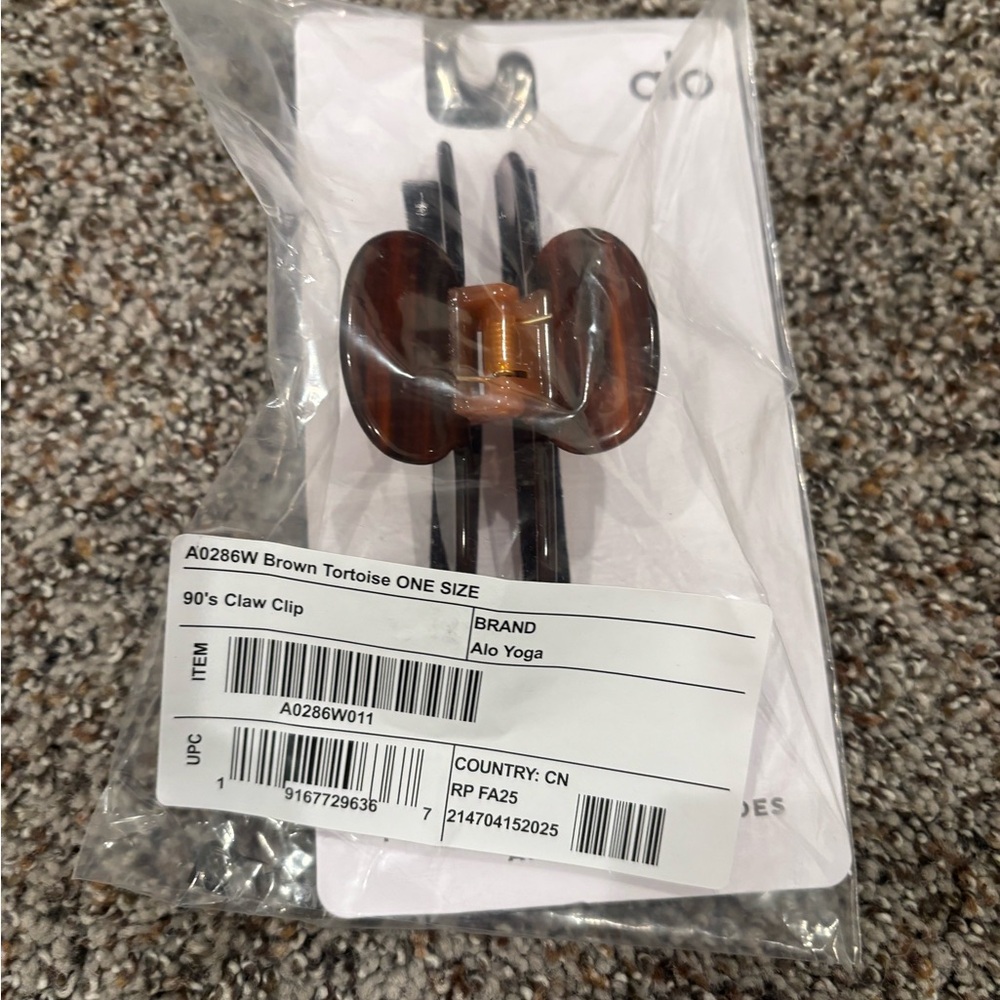 Alo Hair 90s Claw Clip Set - Black, white pearl, brown tortoise shell NWT - Picture 4 of 6